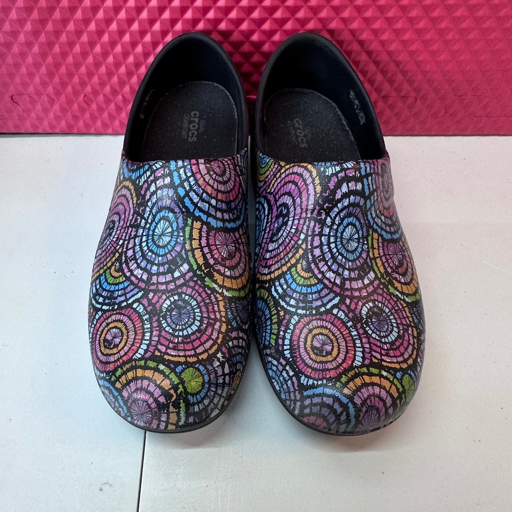 Crocs Neria Pro II Graphic Clogs Womens 7 Black Multi Color Slip Resistant Work